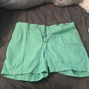 Vineyard Vines 7” club shorts.